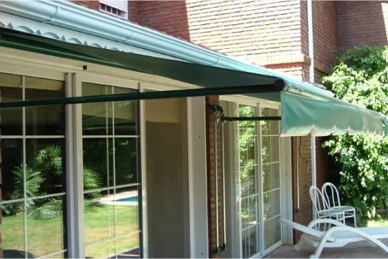 Toldo coliza enrollable con brazos laterales